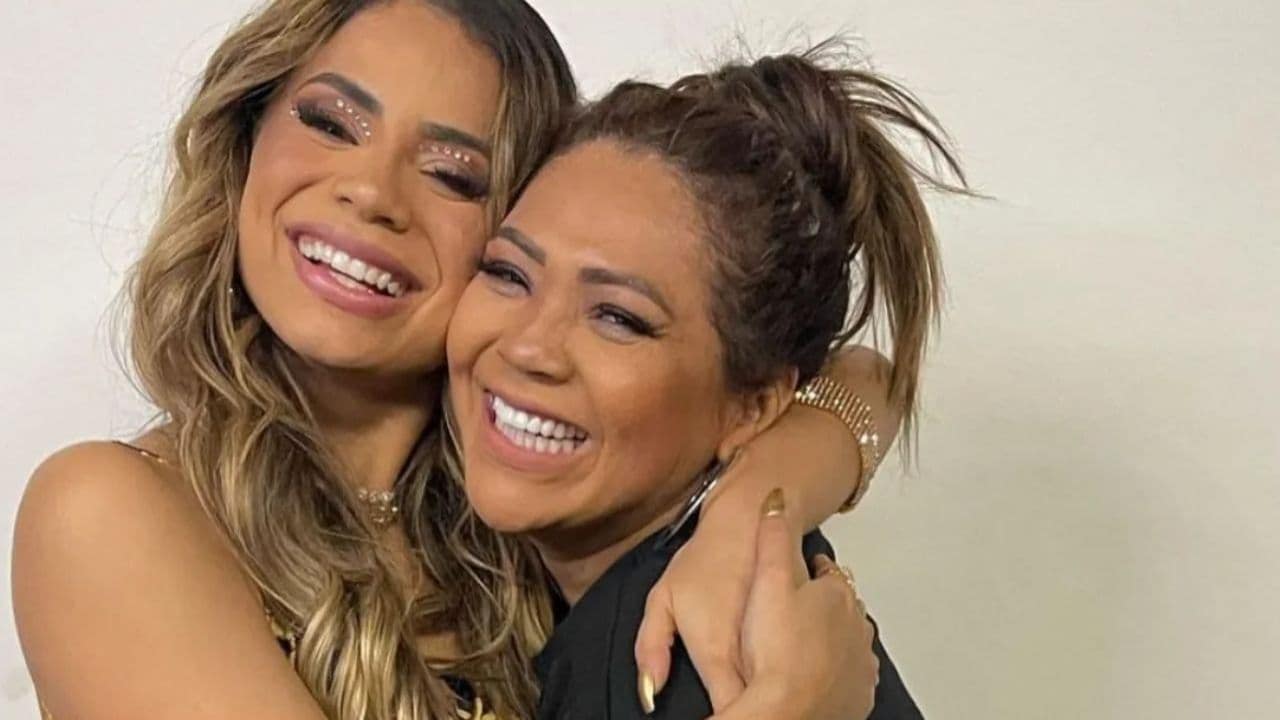 Cantora Lexa e sua mãe, Darlin Ferrattry.