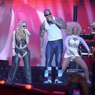 Leo Santana agita público no Festival de Verão de Salvador 2025