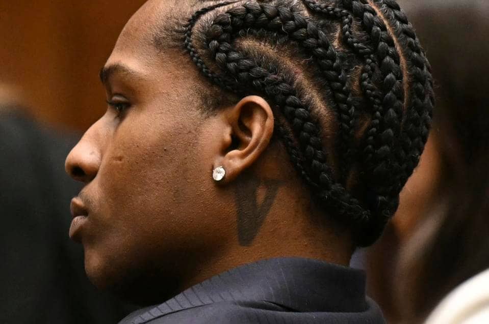 A$AP Rocky ouve os argumentos finais durante seu julgamento na quinta-feira, 13 de fevereiro de 2025, em Los Angeles. (Patrick T. Fallon/Pool Photo via AP)