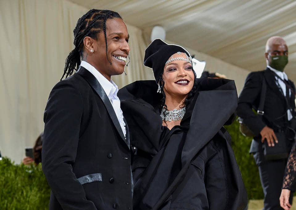 ARQUIVO - A$AP Rocky, izquierda e Rihanna assistem à gala benéfica do Costume Institute do Museo Metropolitano de Arte em Nova York em 13 de setembro de 2021. (Foto Evan Agostini/Invision/AP, arquivo) Evan Agostini/Invision/AP